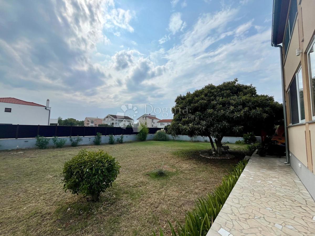 Hiša Biograd na Moru, 210m2