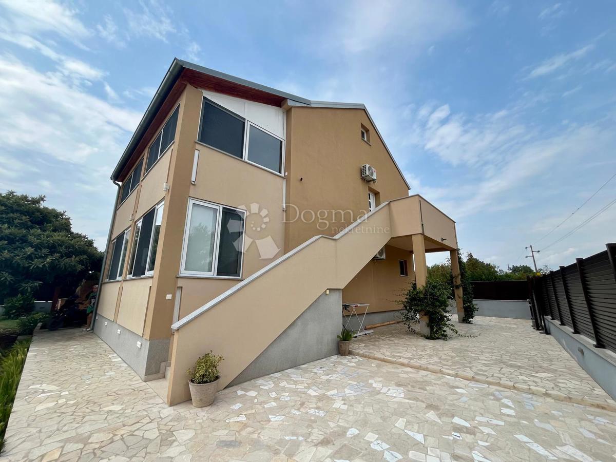 Hiša Biograd na Moru, 210m2