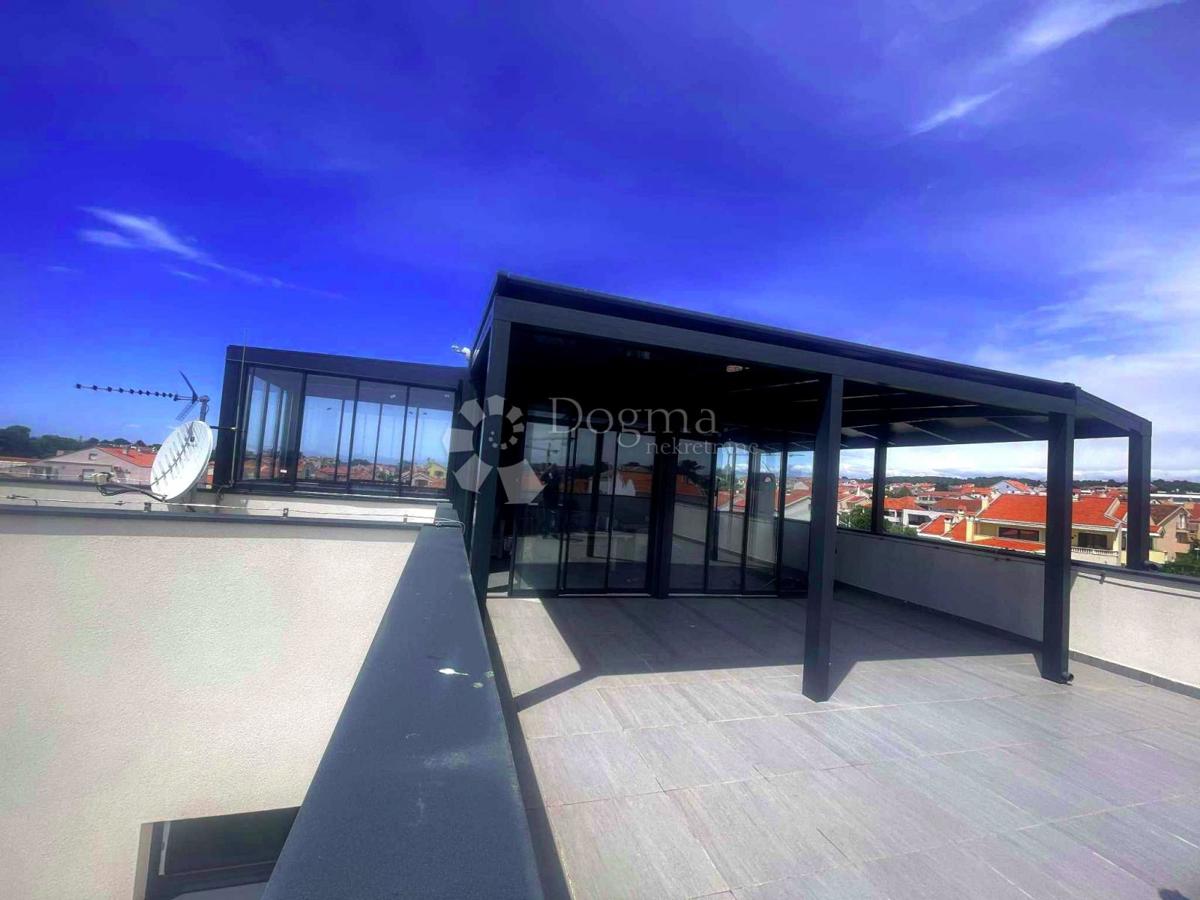 Luksuzni penthouse – strešna terasa in pogled na morje