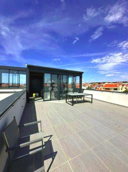 Luksuzni penthouse – strešna terasa in pogled na morje