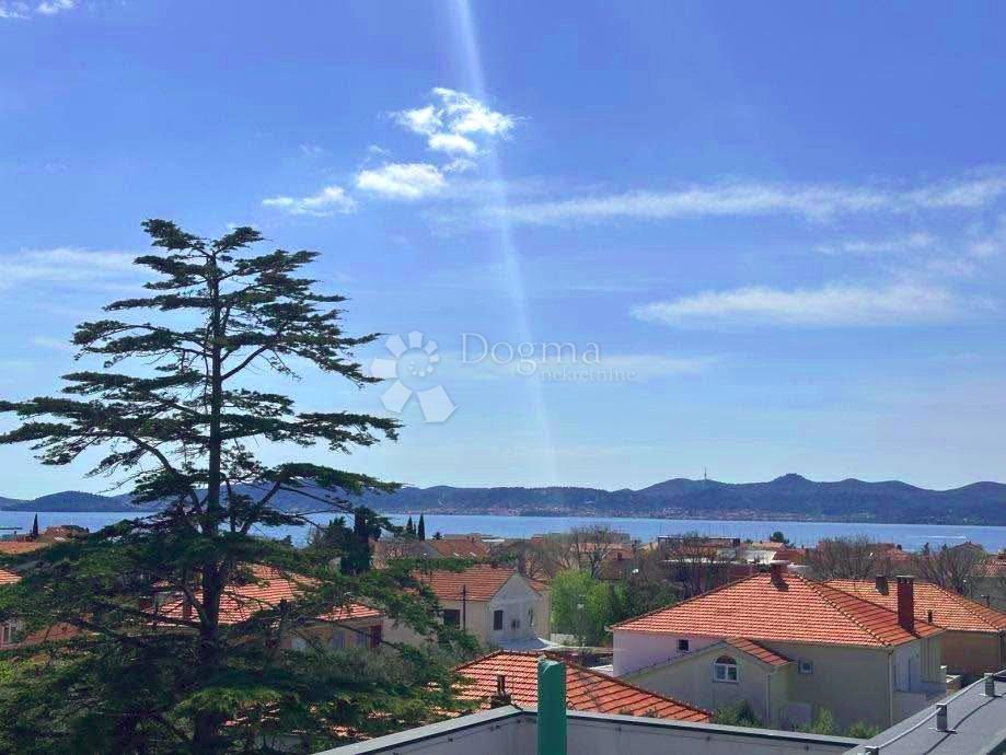 Luksuzni penthouse – strešna terasa in pogled na morje