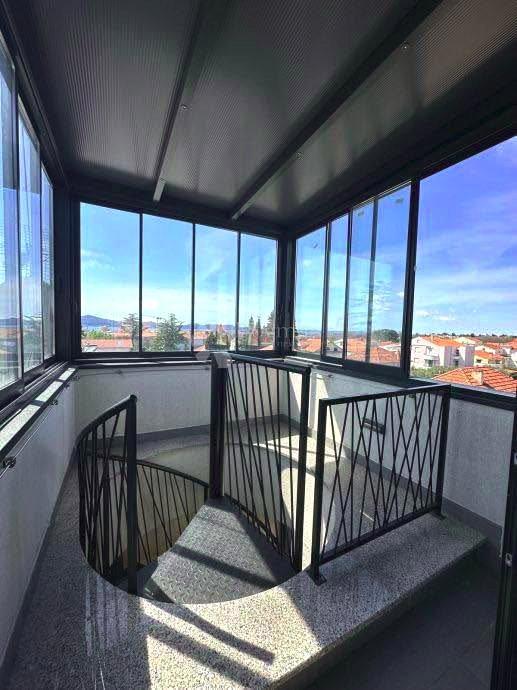 Luksuzni penthouse – strešna terasa in pogled na morje