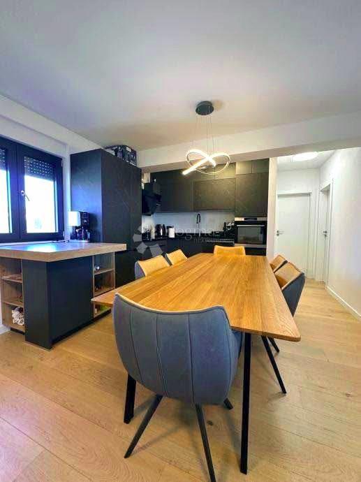 Luksuzni penthouse – strešna terasa in pogled na morje