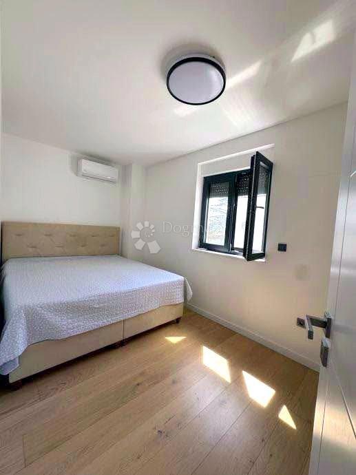 Luksuzni penthouse – strešna terasa in pogled na morje
