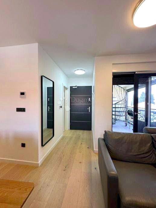 Luksuzni penthouse – strešna terasa in pogled na morje