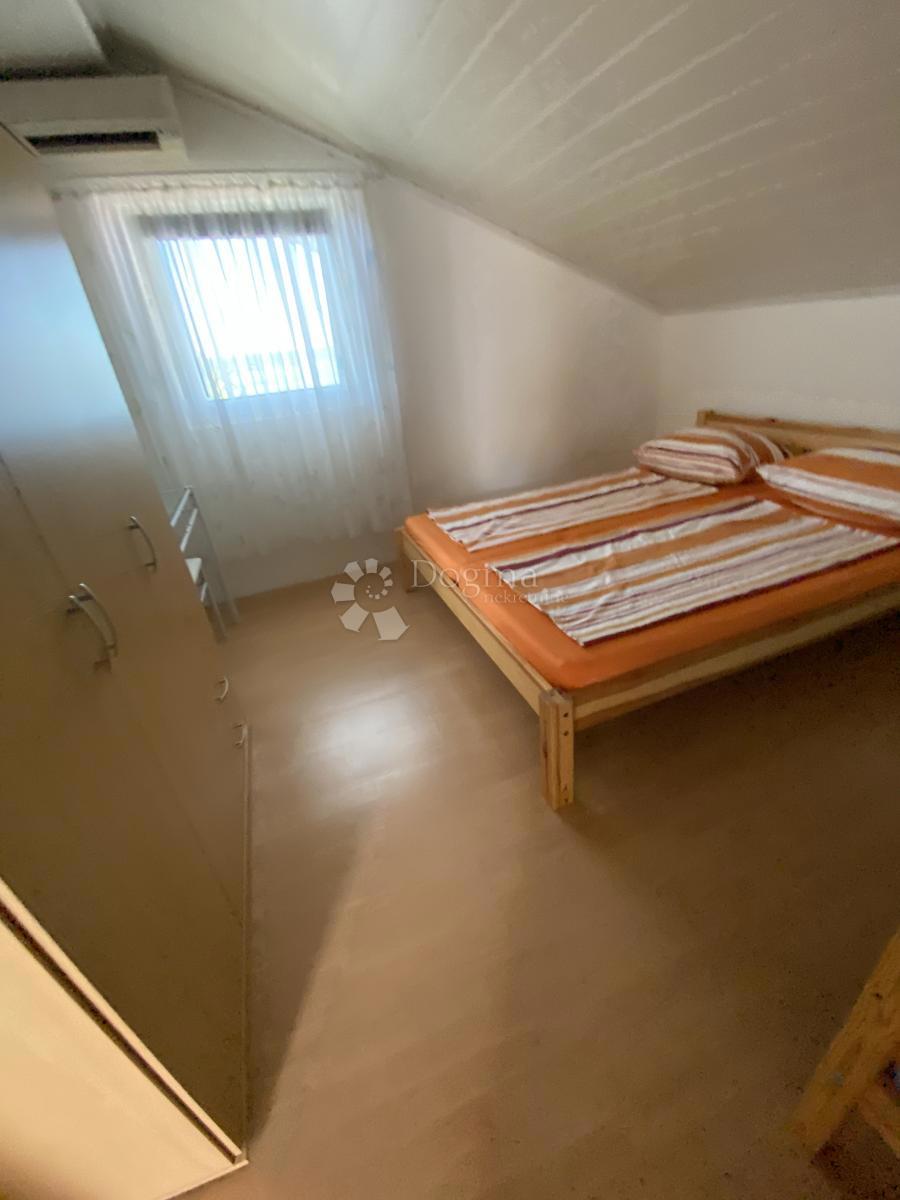 Hiša Maslenica, Jasenice, 323m2