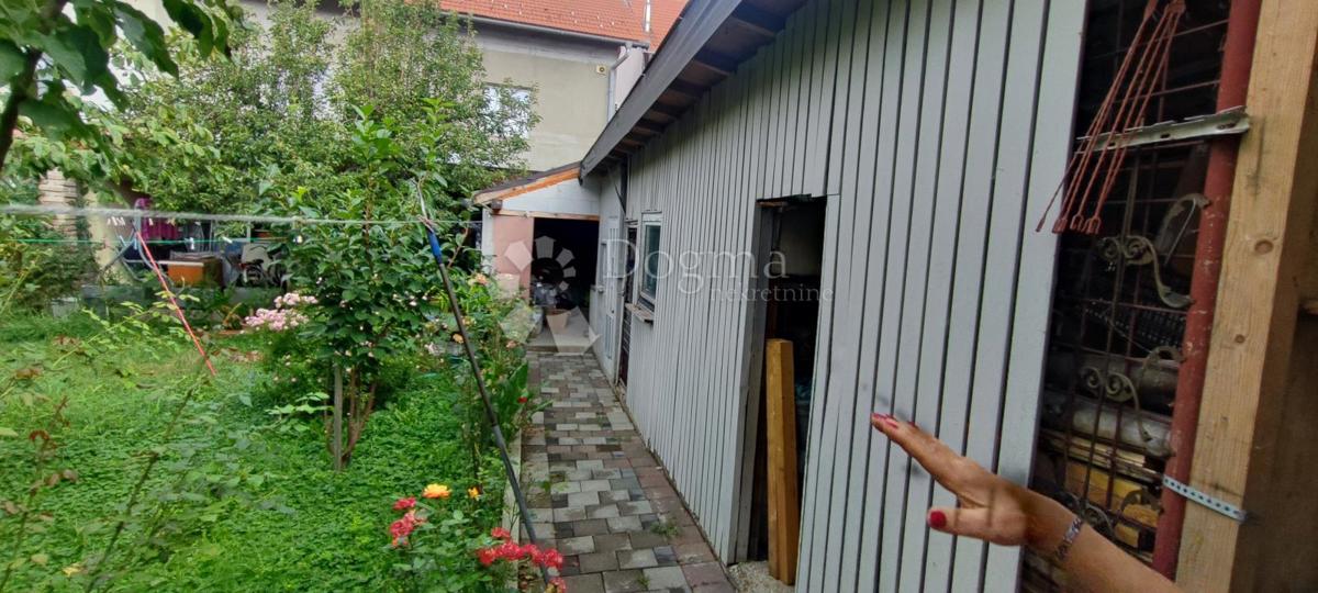 Hiša Kozari put, Peščenica - Žitnjak, 300m2