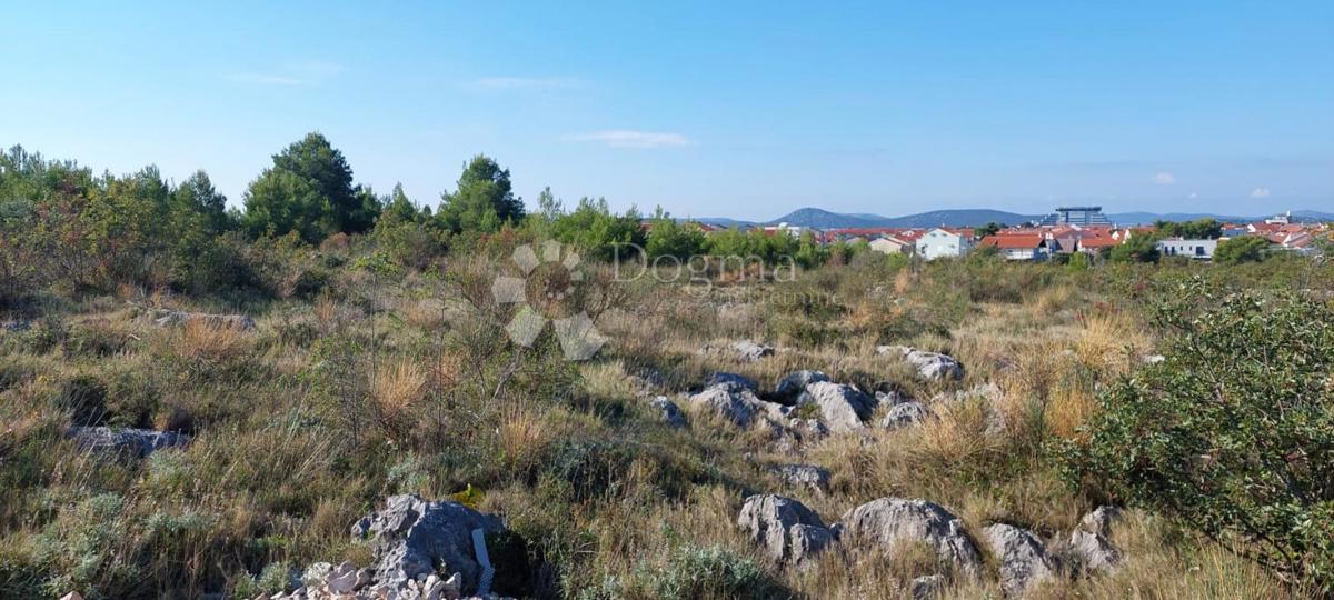 Zazidljivo zemljišče Vodice, 1.675m2
