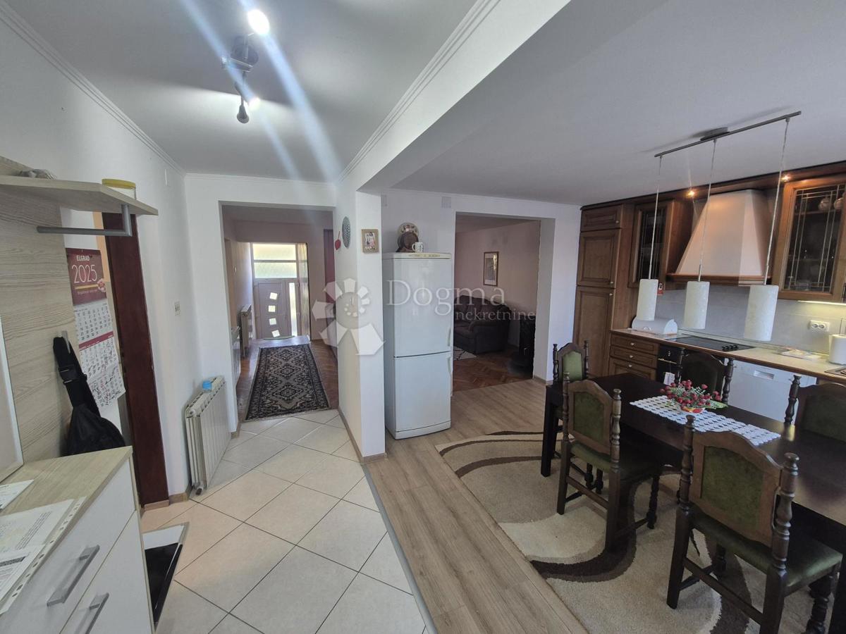 Hiša Radakovo, Kraljevec Na Sutli, 286m2