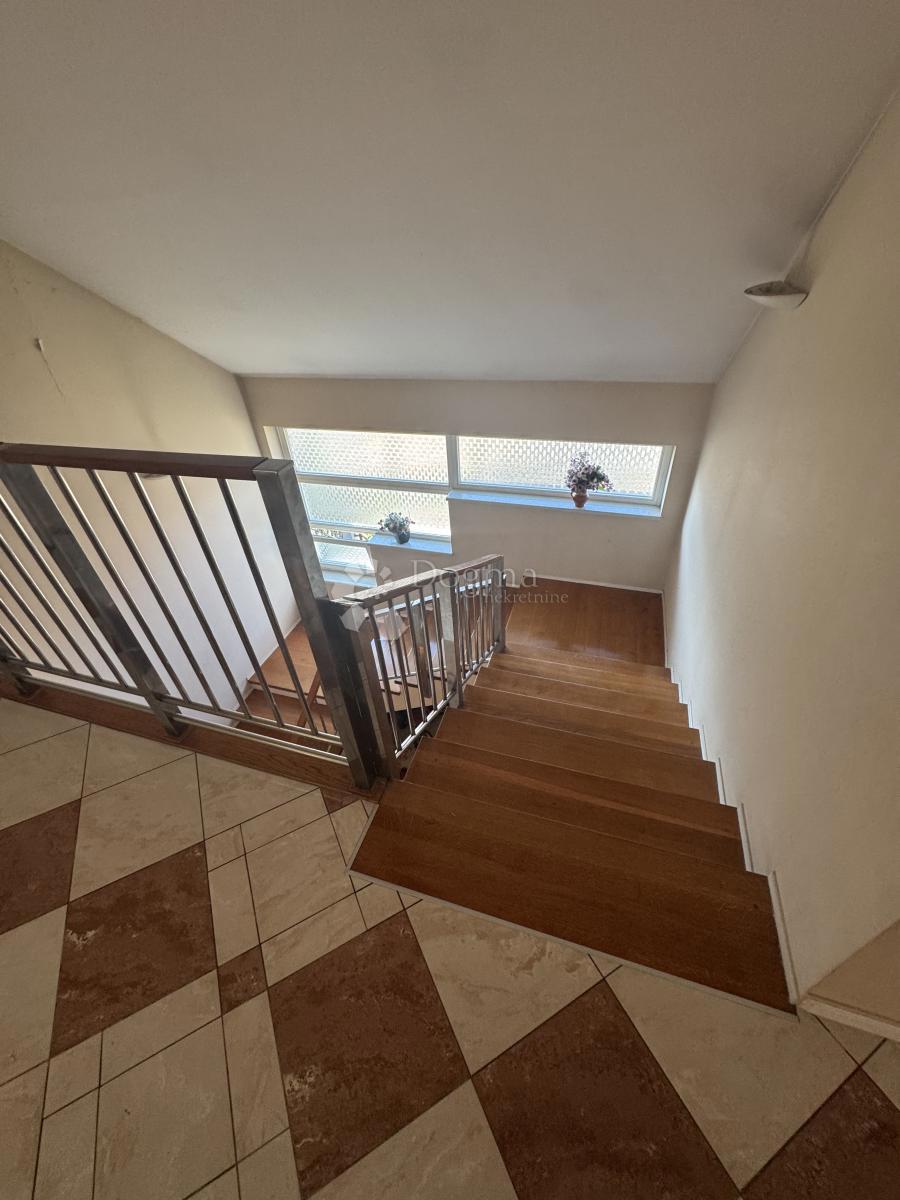 Hiša Sopnica, Sesvete, 425,99m2