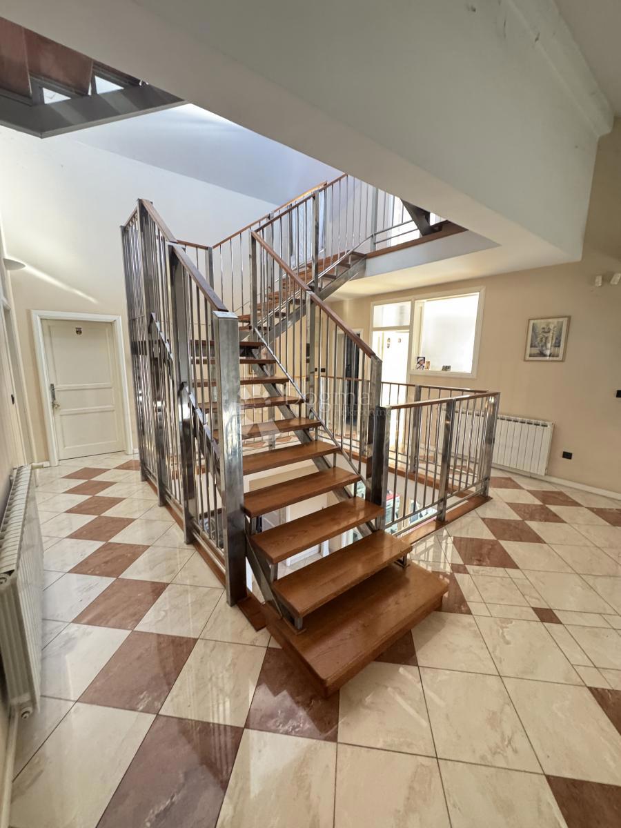 Hiša Sopnica, Sesvete, 425,99m2