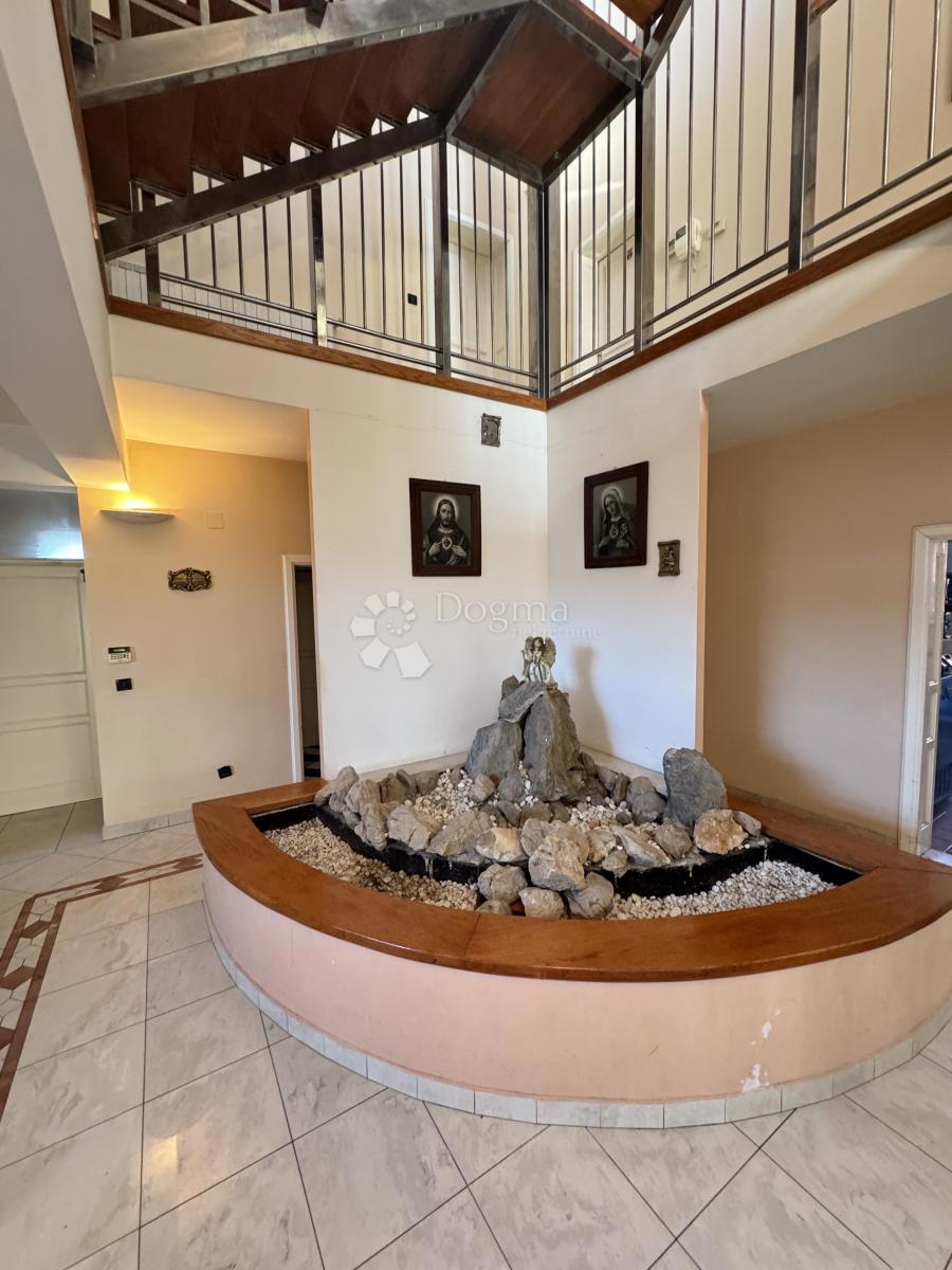 Hiša Sopnica, Sesvete, 425,99m2