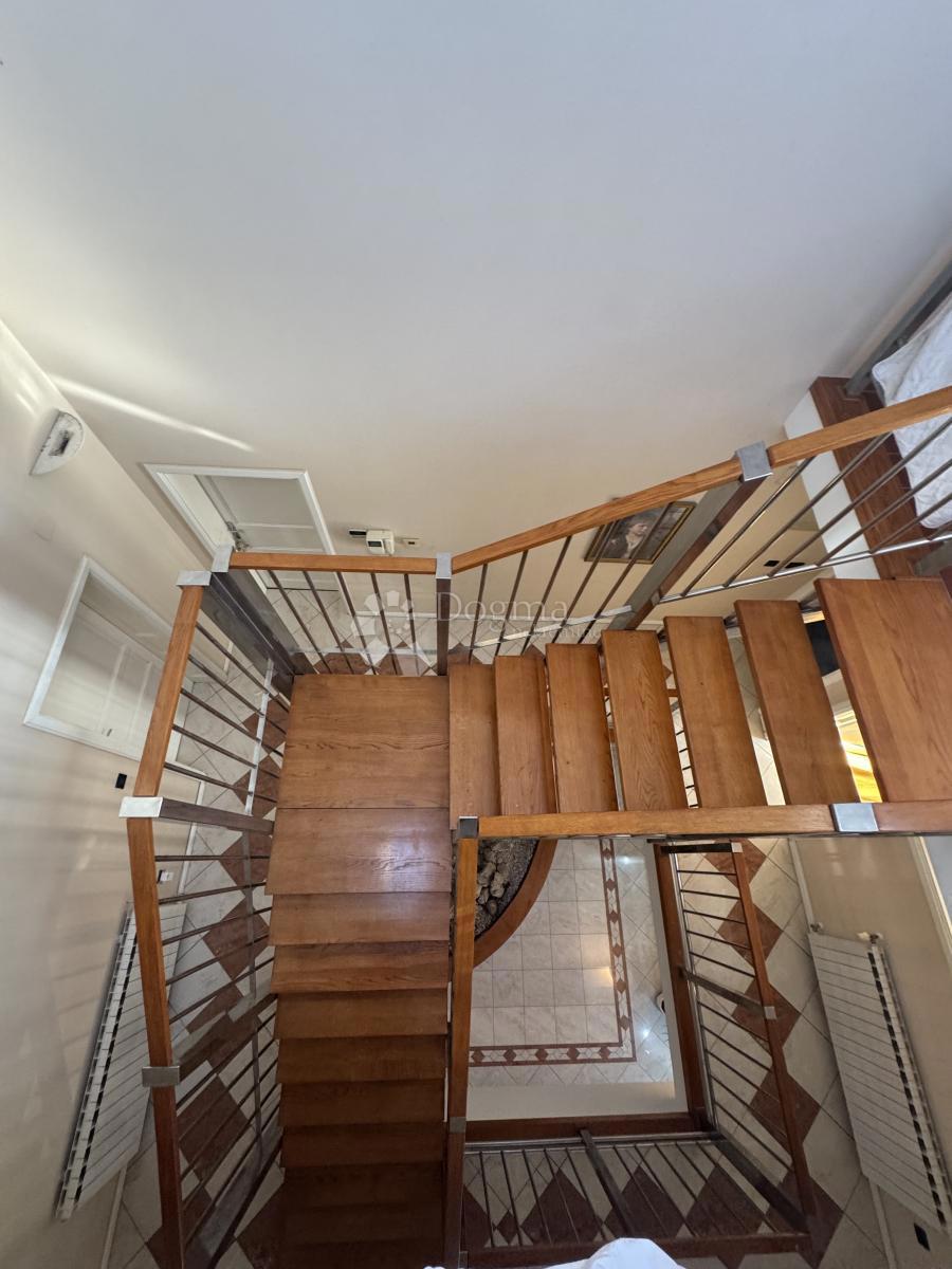 Hiša Sopnica, Sesvete, 425,99m2