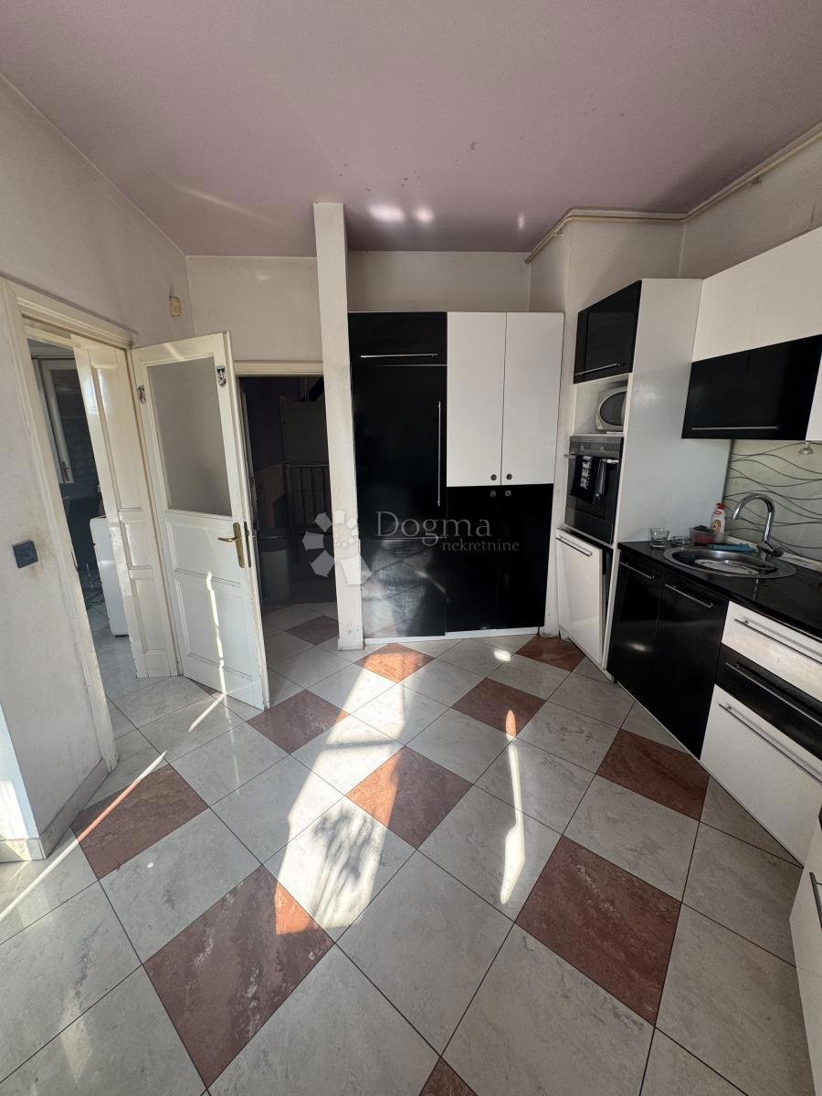 Hiša Sopnica, Sesvete, 425,99m2