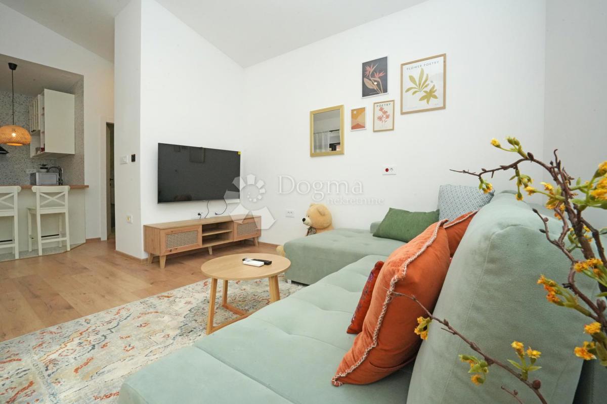 Moderna enonadstropna hiša z bazenom in popolno zasebnostjo Novogradnja, takoj vseljiva