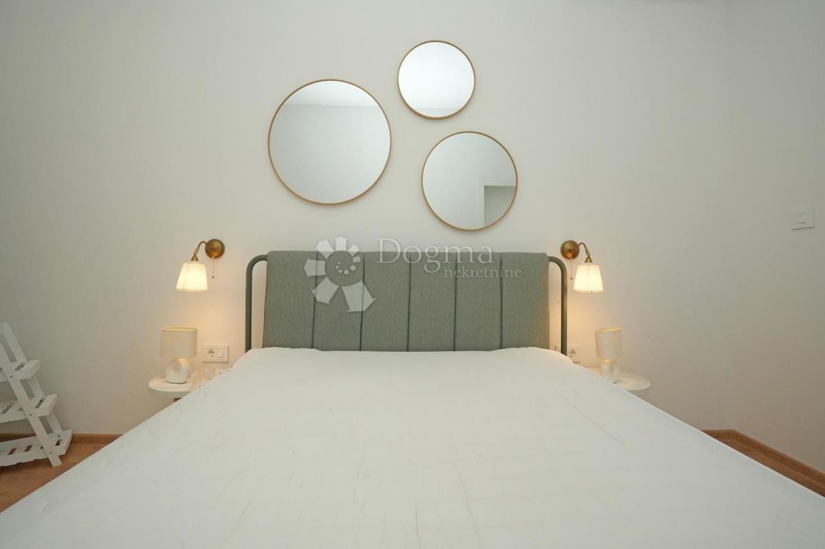 Moderna enonadstropna hiša z bazenom in popolno zasebnostjo Novogradnja, takoj vseljiva