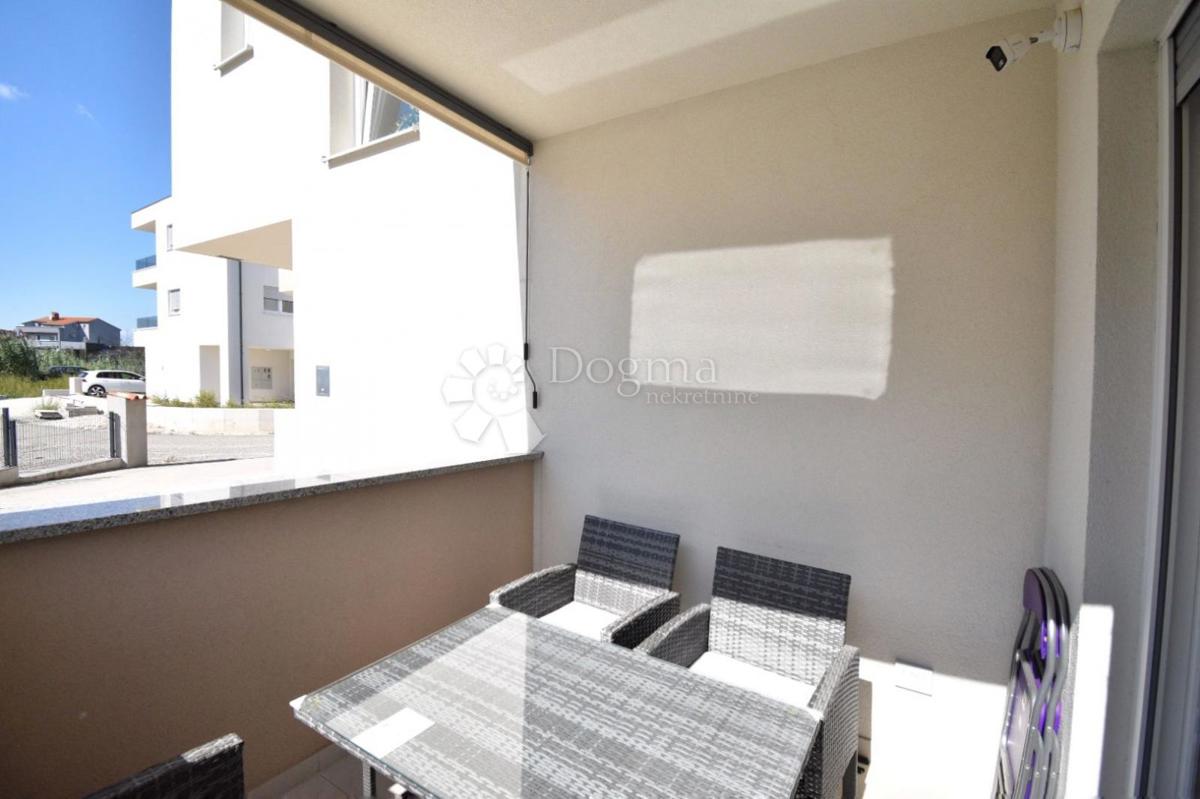 Valdebek - stanovanje v pritličju s teraso 55m2