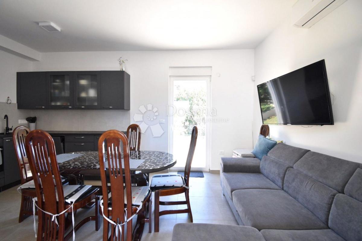 Valdebek - stanovanje v pritličju s teraso 55m2