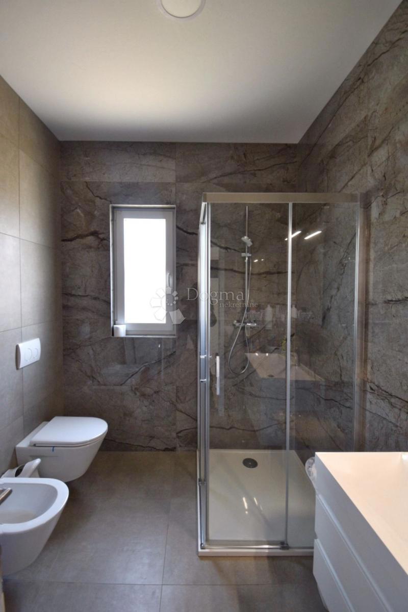 Valdebek - stanovanje v pritličju s teraso 55m2