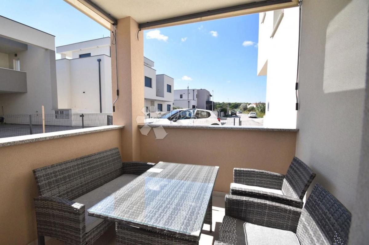 Valdebek - stanovanje v pritličju s teraso 55m2