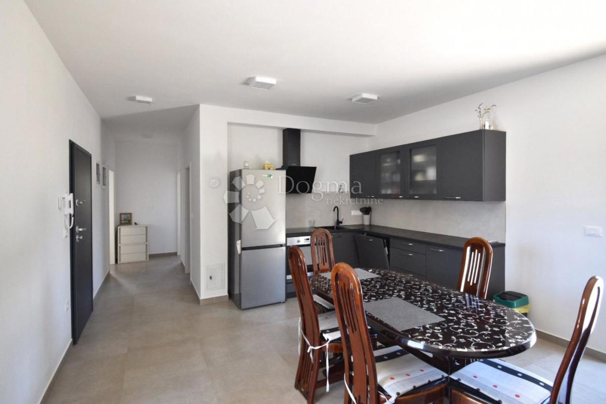 Valdebek - stanovanje v pritličju s teraso 55m2