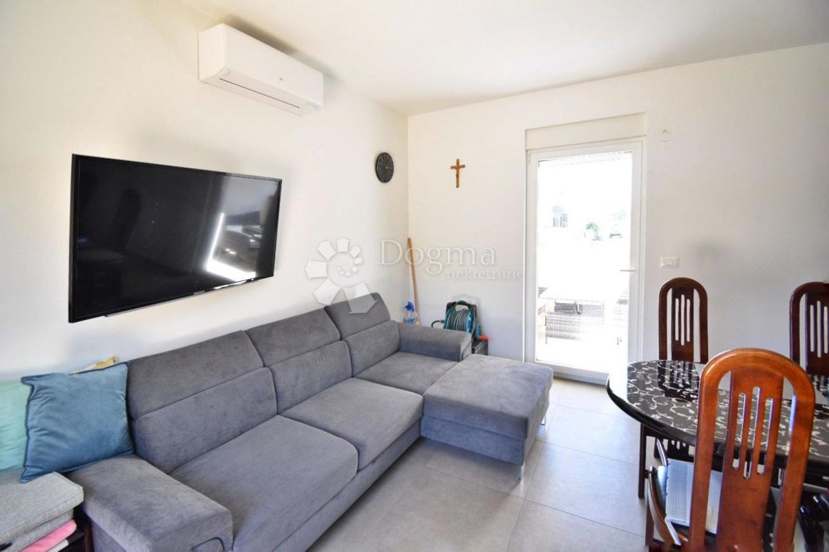 Valdebek - stanovanje v pritličju s teraso 55m2