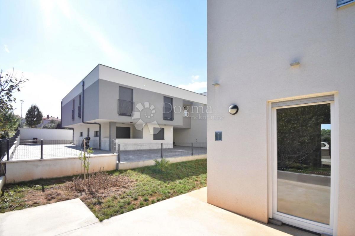 Valdebek - stanovanje v pritličju s teraso 55m2