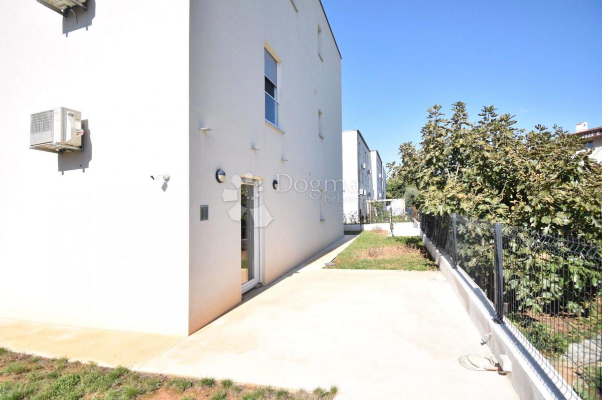 Valdebek - stanovanje v pritličju s teraso 55m2