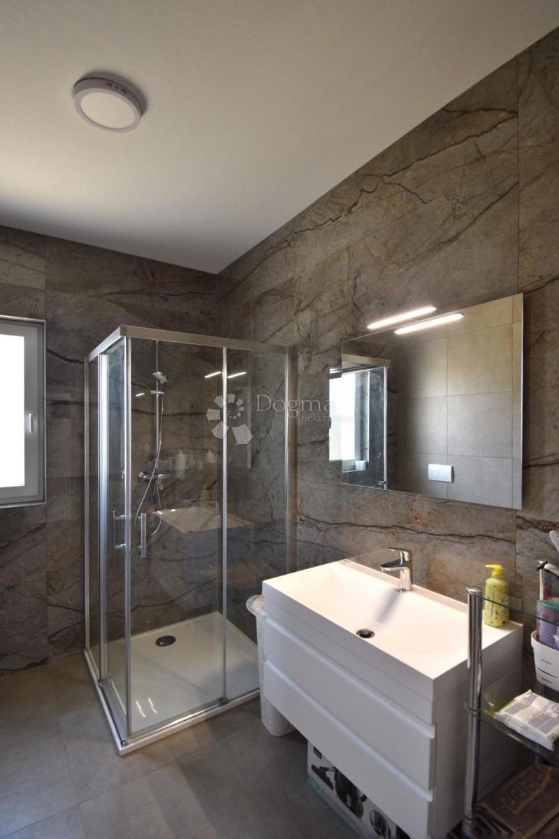 Valdebek - stanovanje v pritličju s teraso 55m2