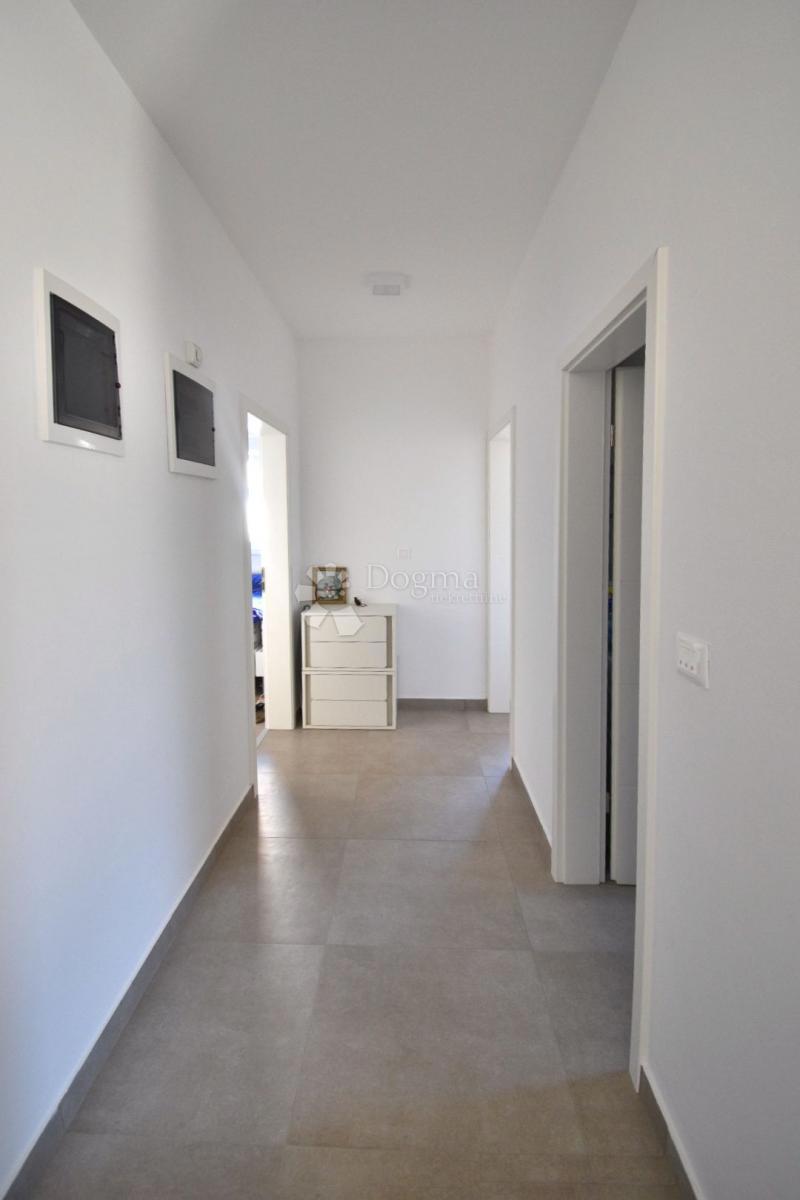 Valdebek - stanovanje v pritličju s teraso 55m2