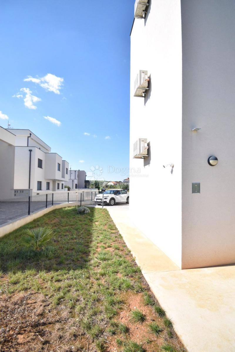 Valdebek - stanovanje v pritličju s teraso 55m2