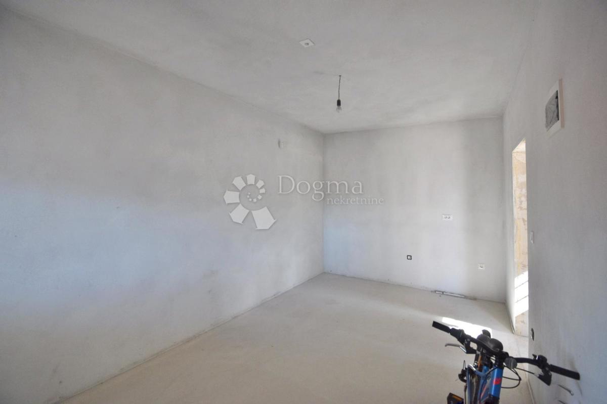 Valdebek - stanovanje v pritličju s teraso 55m2