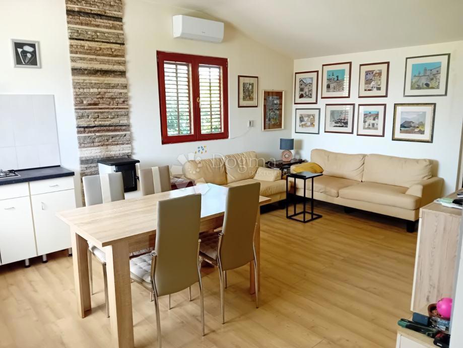 HIŠA Z OLJČNIM NASAJEM – MARČANA