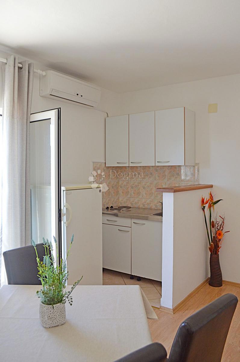 Hiša Drvenik, Gradac, 700m2