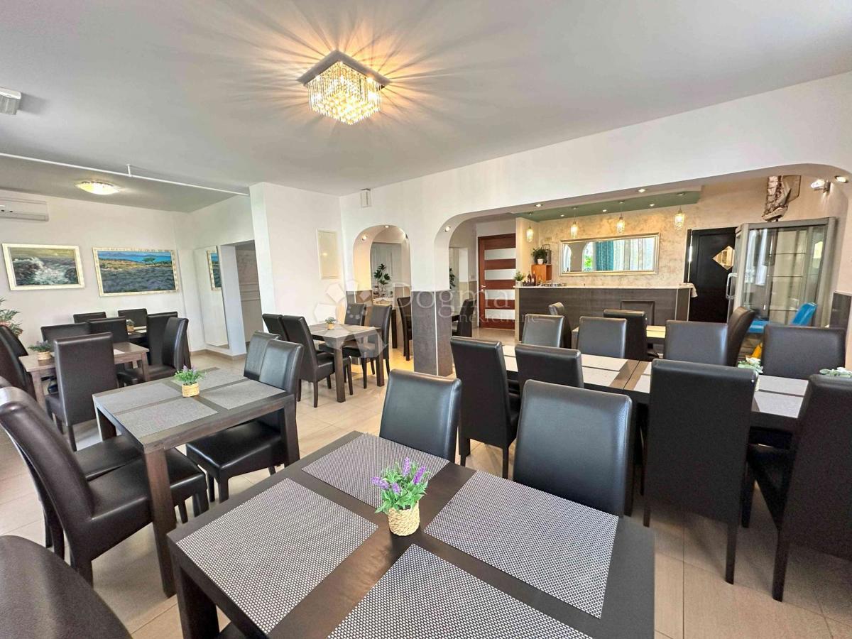 Hiša Drvenik, Gradac, 700m2