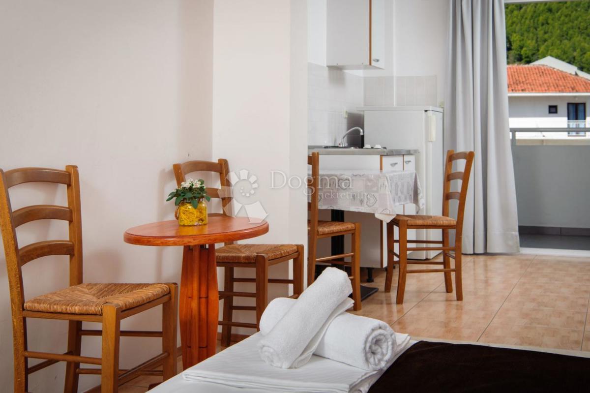 Hiša Drvenik, Gradac, 700m2