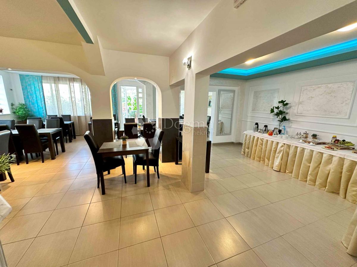 Hiša Drvenik, Gradac, 700m2