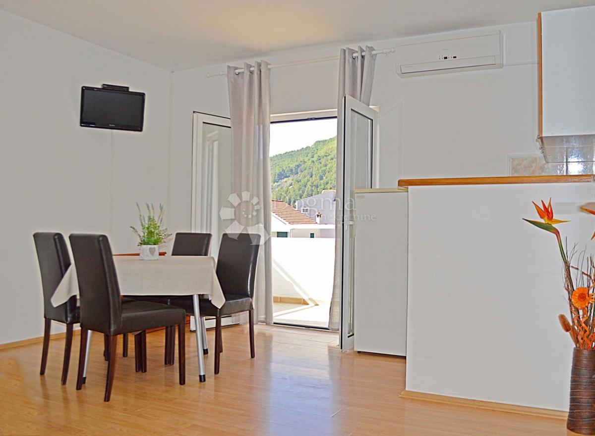 Hiša Drvenik, Gradac, 700m2