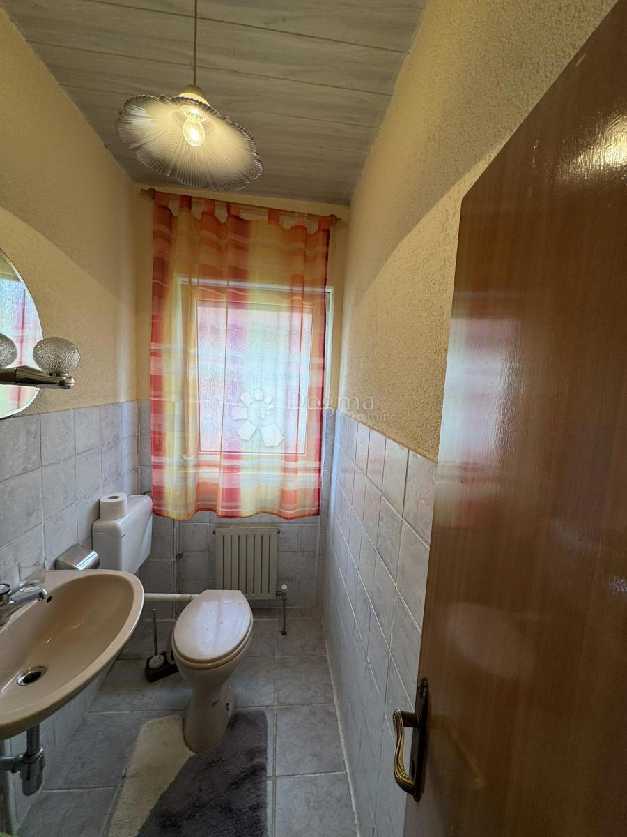 Hiša Suhopolje, 230m2