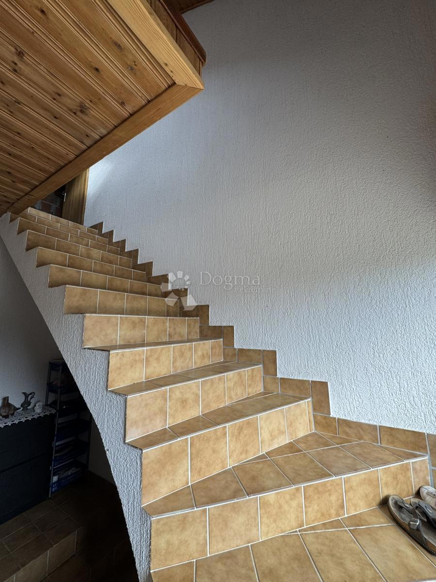 Hiša Suhopolje, 230m2