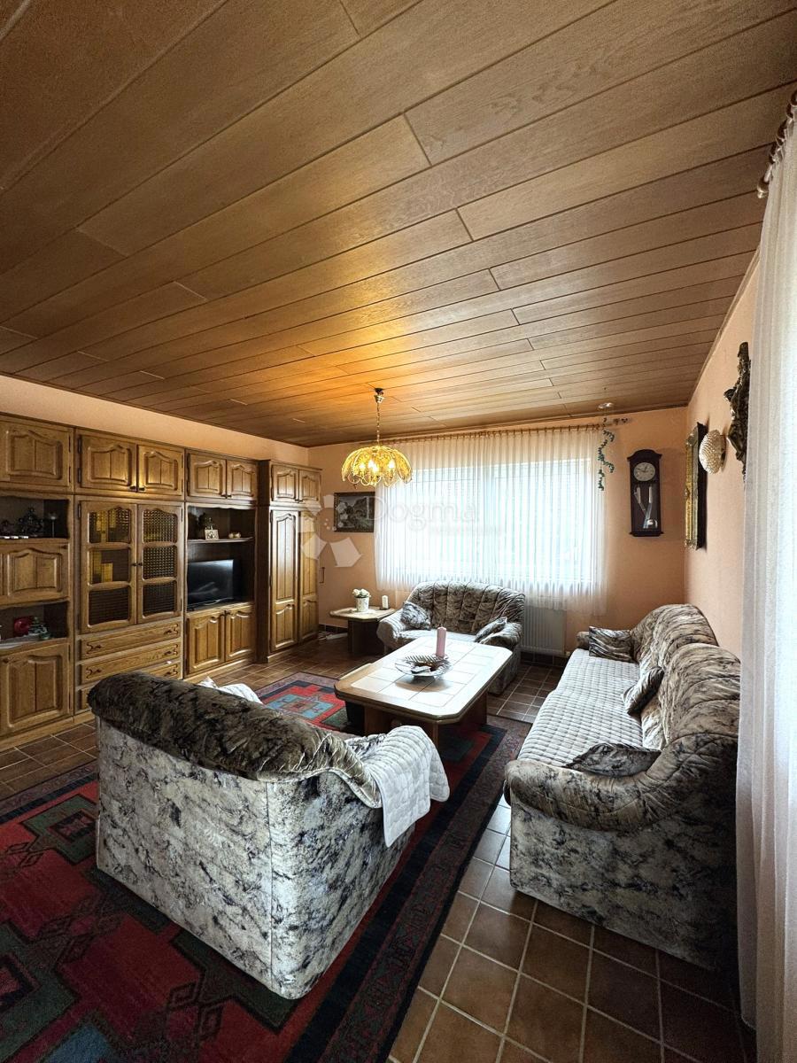 Hiša Suhopolje, 230m2