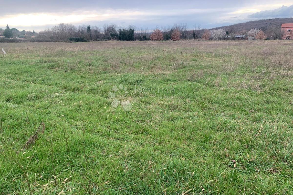 Zemljišče Višnjan, 868m2