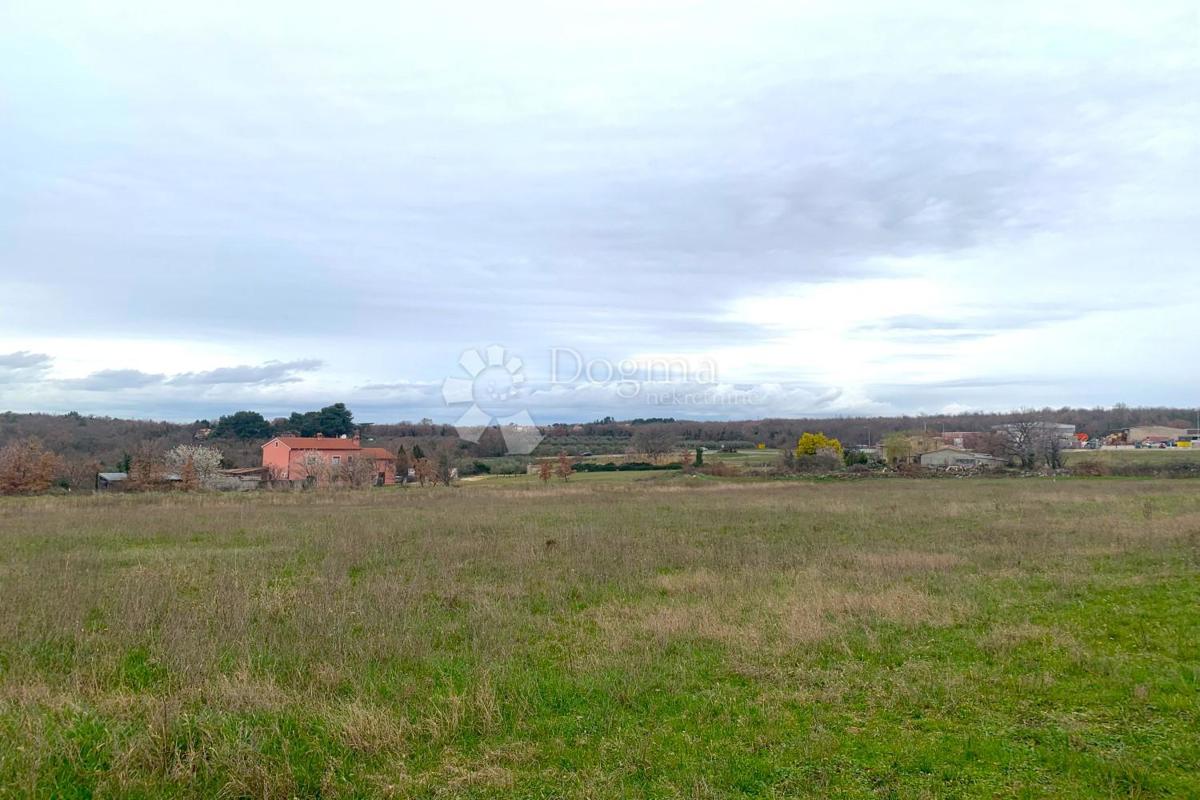 Zemljišče Višnjan, 868m2