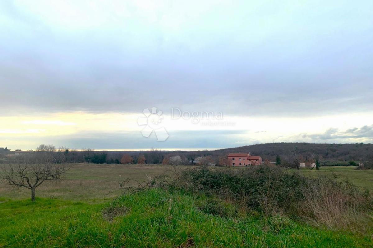 Zemljišče Višnjan, 868m2