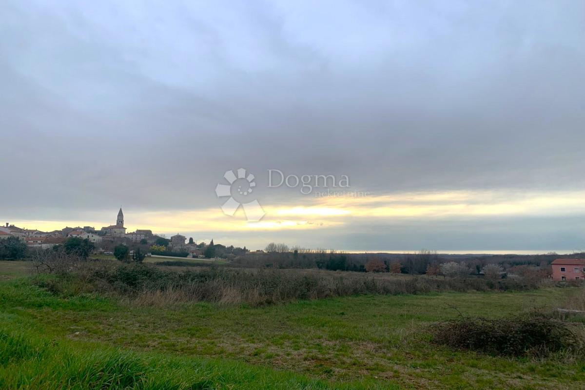 Zemljišče Višnjan, 868m2