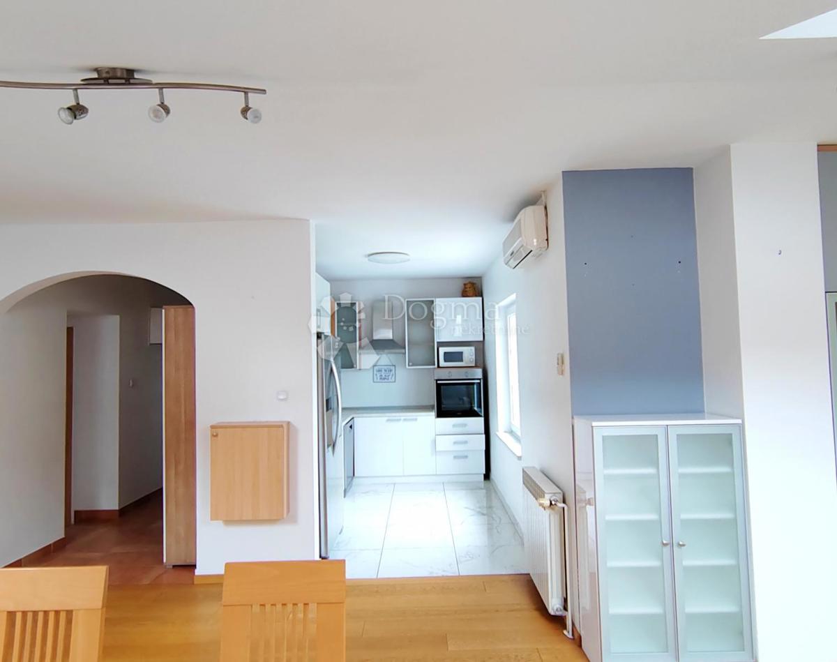 Stanovanje Centar, Samobor, 111,96m2