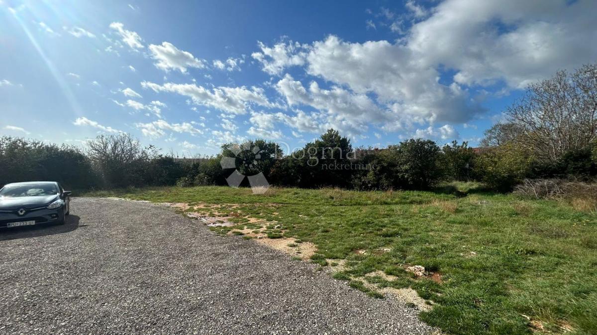 Zazidljivo zemljišče Šikići, Pula, 579m2