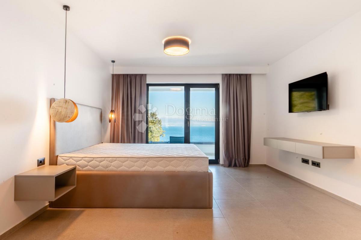 ODLIČNA MODERNA VILA S PANORAMSKIM RAZGLEDOM NA KVARNER