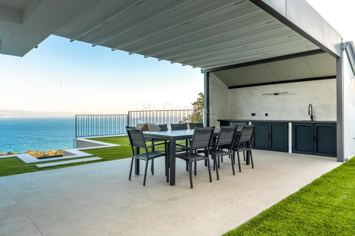 ODLIČNA MODERNA VILA S PANORAMSKIM RAZGLEDOM NA KVARNER