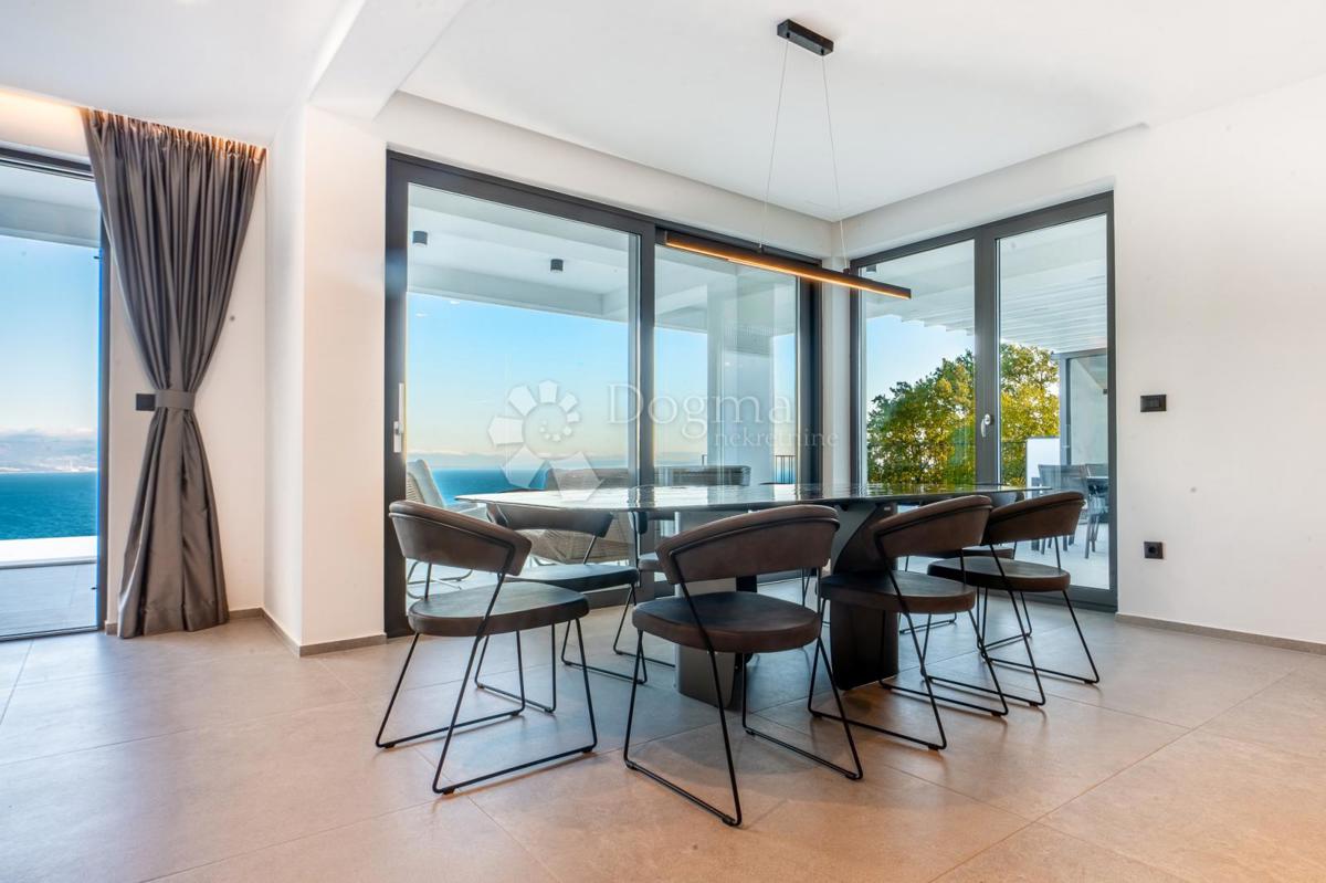 ODLIČNA MODERNA VILA S PANORAMSKIM RAZGLEDOM NA KVARNER